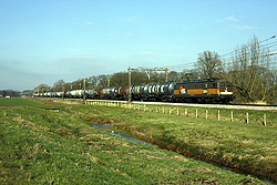 HSL Logistik 1304 (owned by Werkgroep-1501) with a tank car train from Kijfhoek to Bad Bentheim at Zenderen on 17 February 2016.