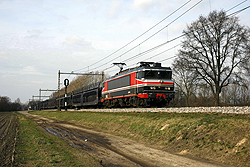 CapTrain 1619 (owned by EETC in Raillogix livery) pulls an empty GEFCO rail car carrier train from Kijfhoek to Bad Bentheim at Zenderen on 17 February 2016.