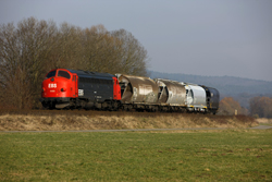 Erfurter Bahnservice MY 1131 rounds a curve at Berka with photo train 69464 (Gerstungen - Heimboldshausen) on 27 February 2016.