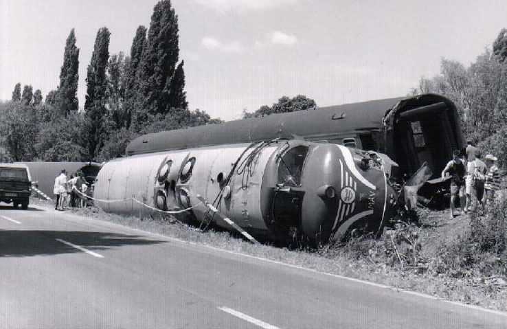 MAV M61.004 a day after its crash at Badacsonylabdihegy (H) on 5 June 1999 (Denzil Morgan photo)