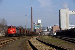 Erfurter Bahnservice MY 1131 is put in front of a rake of covered hoppers for the photo at Heringen on 27 February 2016.